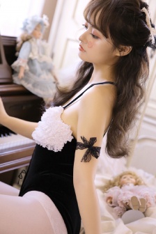大炕诱女初尝云雨